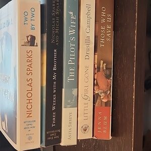Paperback books . Bundle of 5